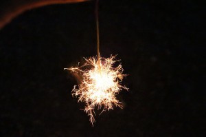 sparkler-183363_640