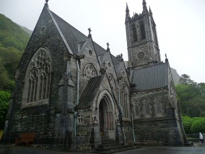 800px-Neo-gothic_church_at_Kylemore