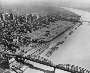 St._Louis_riverfront_after_demolition_for_Gateway_Arch_(1942)